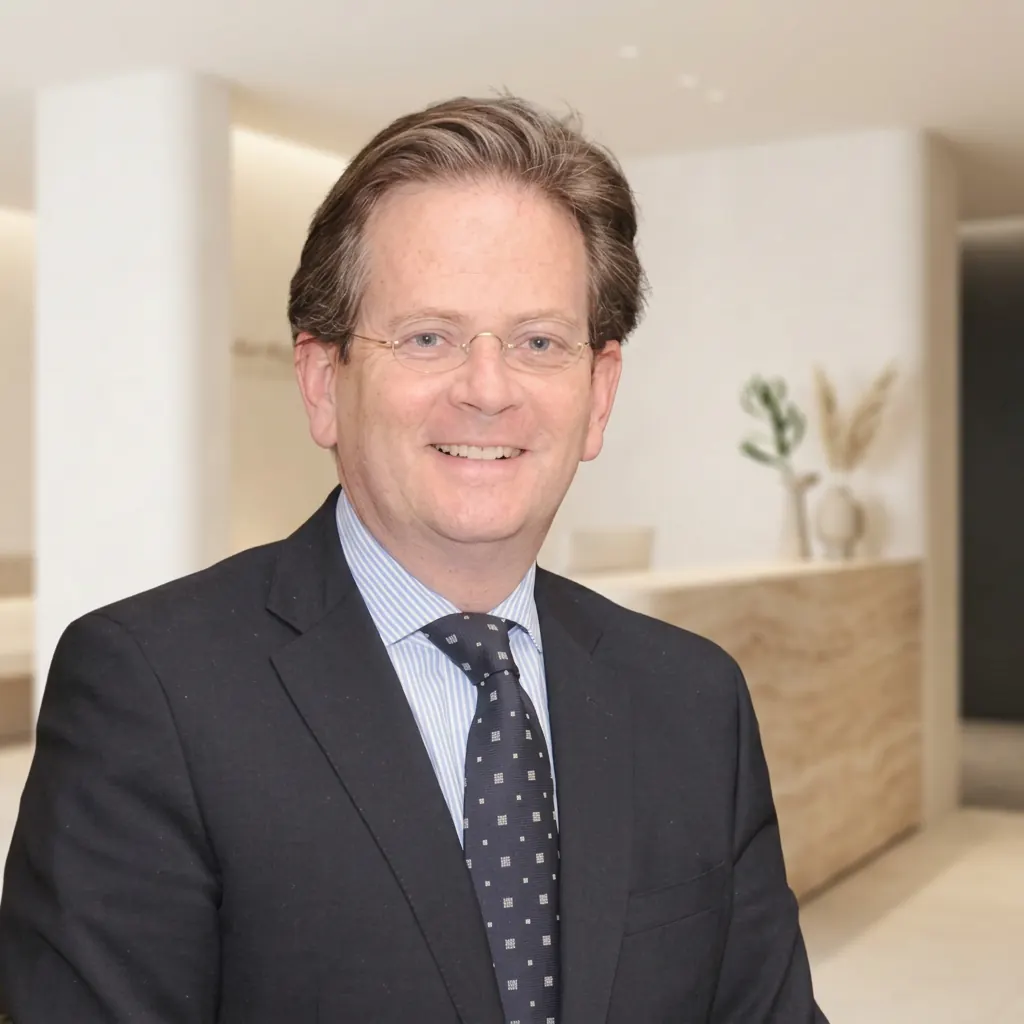 Portrait of Prof. Colm Bergin, a doctor providing clinical consultations at 23MD